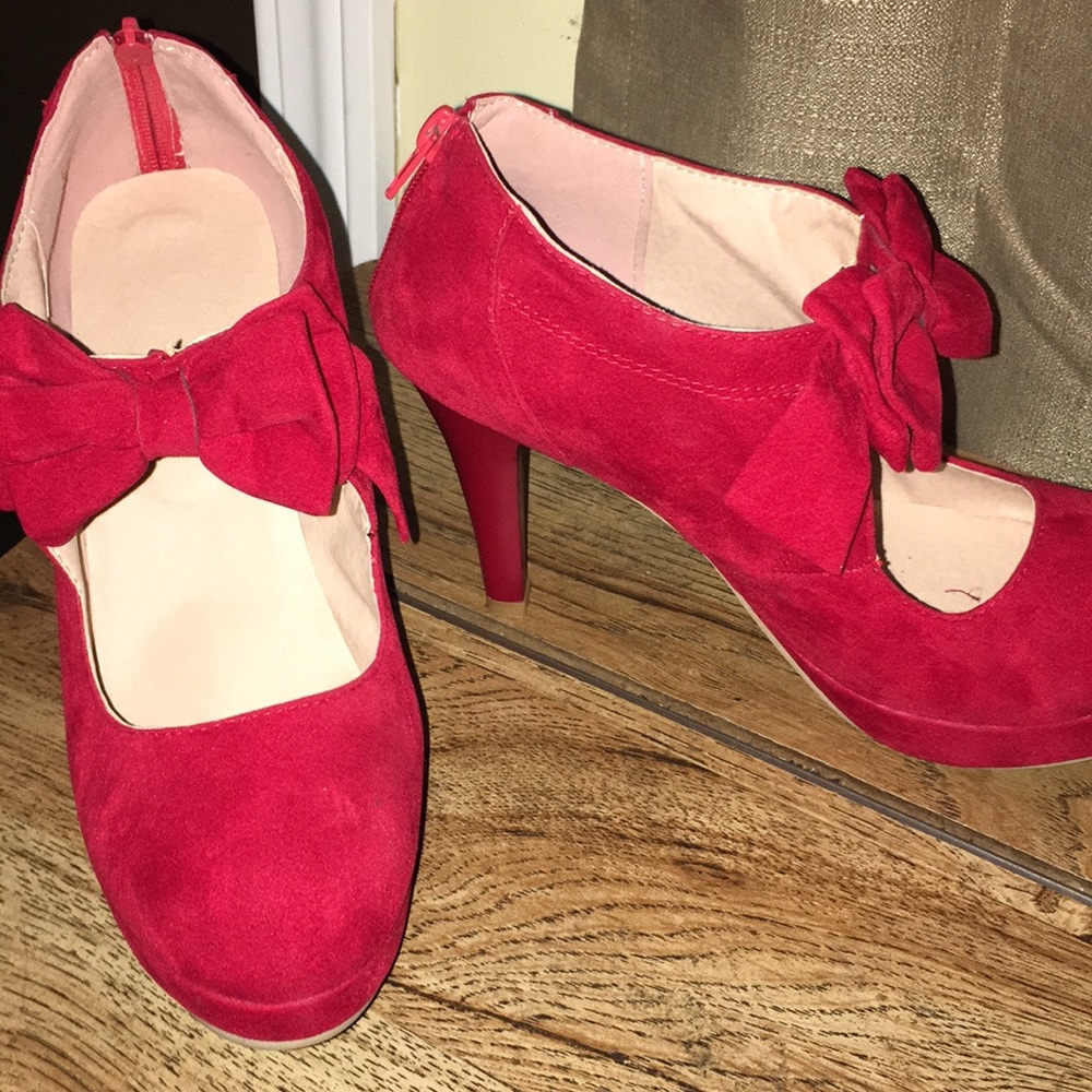 New. Woman’s sze 9 rets heelso